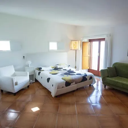 Aminta Villa